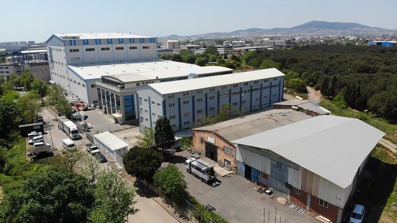 Tuzla DOS Fabrikası ve çevresinin geniş havadan görünümü
